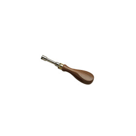 Clé à cheminées avec manche en bois